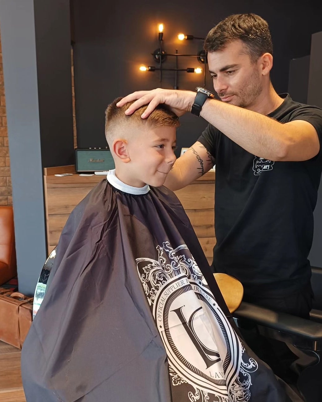 Παιδικό κούρεμα, styling στην καρέκλα